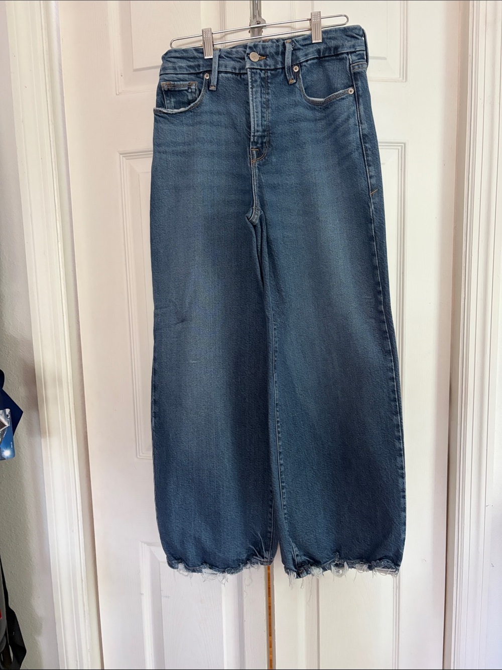 Good American Wide-Leg Cropped Jeans in Blue Wash